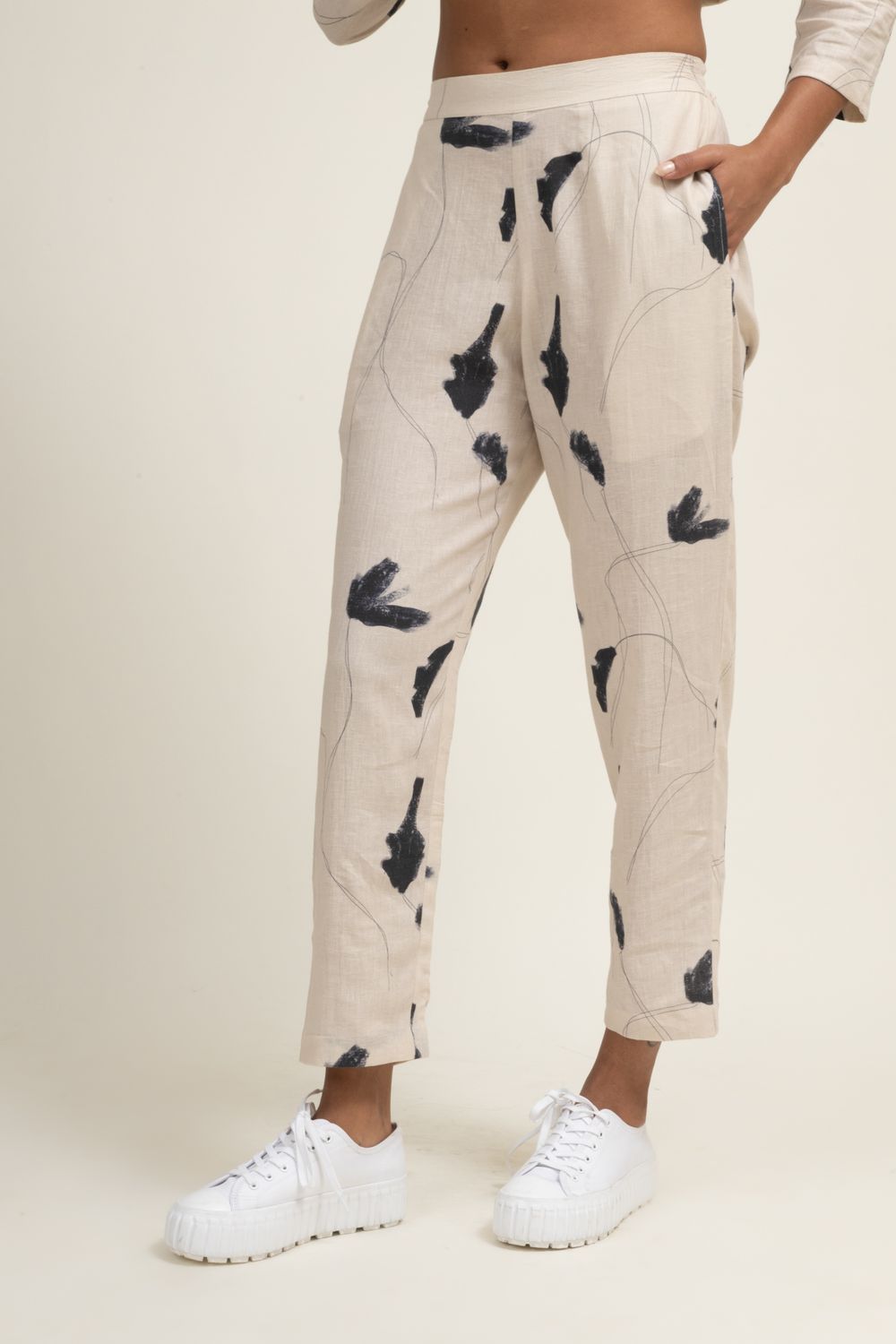 Tapered printed pants