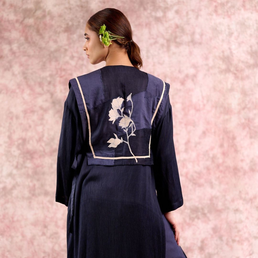 ECLIPSE NAVY TOP