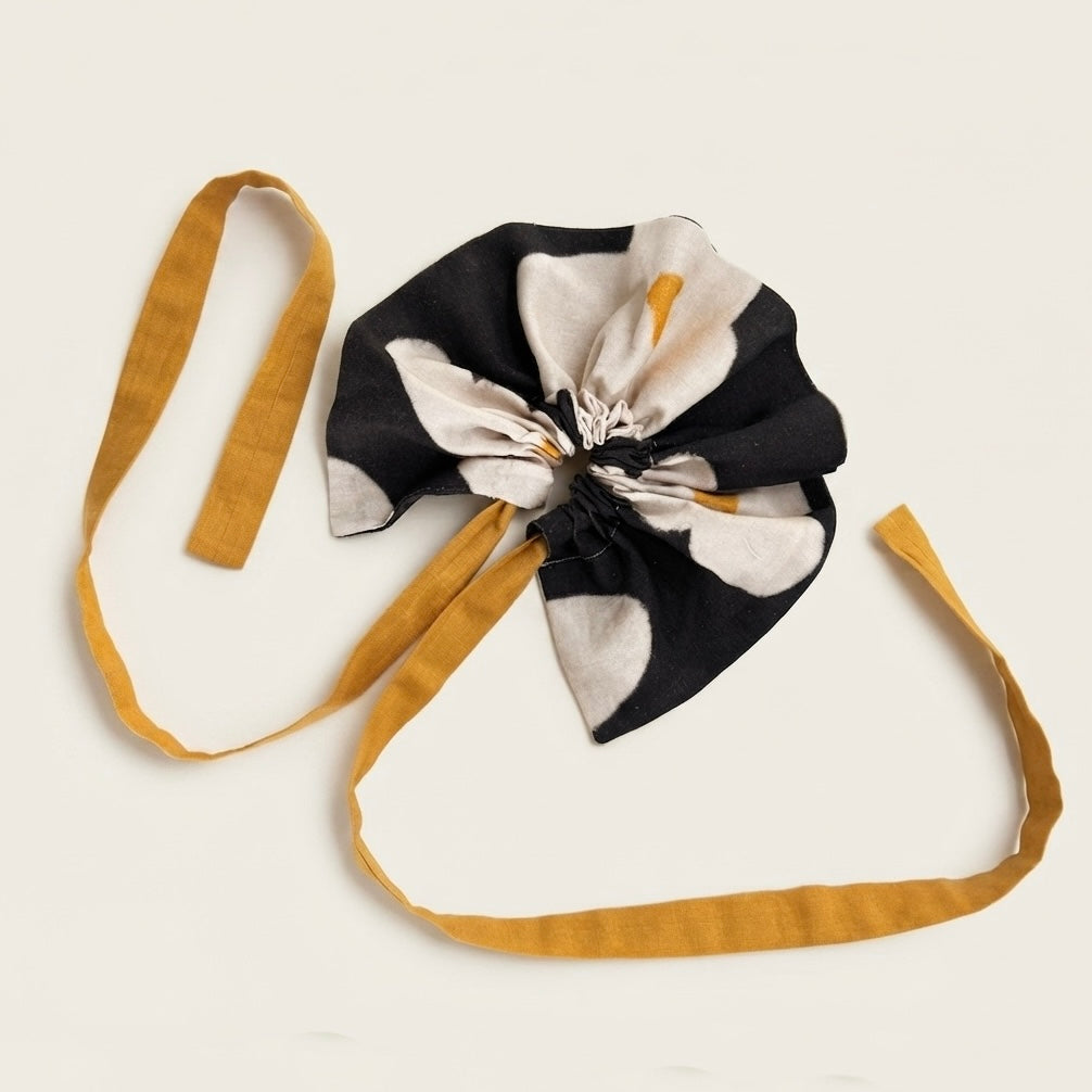 Joy Scrunchie Flora