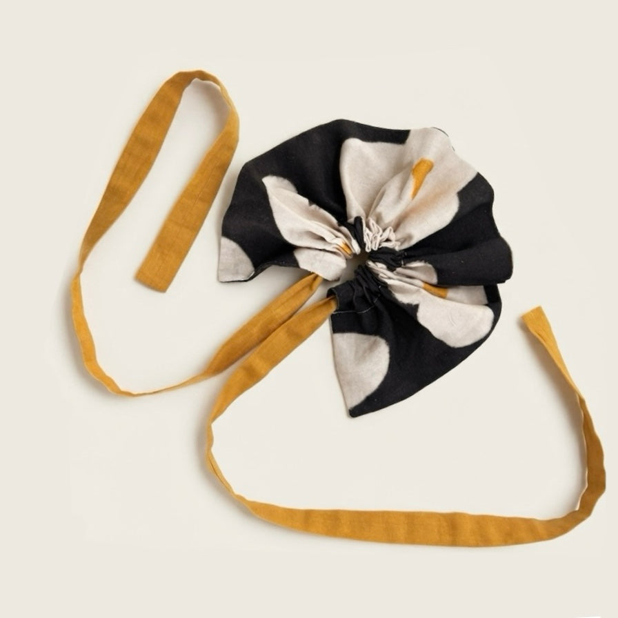Joy Scrunchie Flora